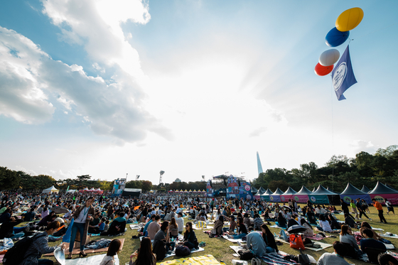 From June 14, the number of people allowed to enter a concert venue will increase to 4,000 from the current 99, signaling a potential resumption of outdoor music festivals this summer. Above is a picture of the annual Grand Mint Festival. [MINTPAPER]