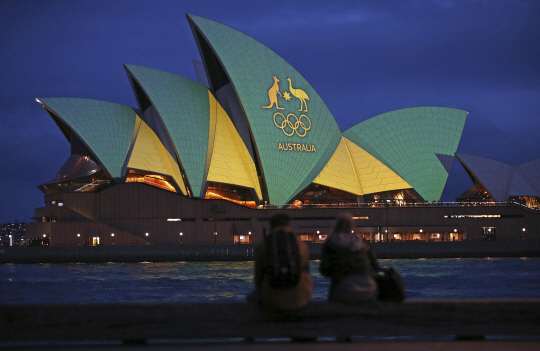 2032년 하계올림픽 유치를 홍보하는 호주 시드니의 오페라하우스.   AP연합뉴스