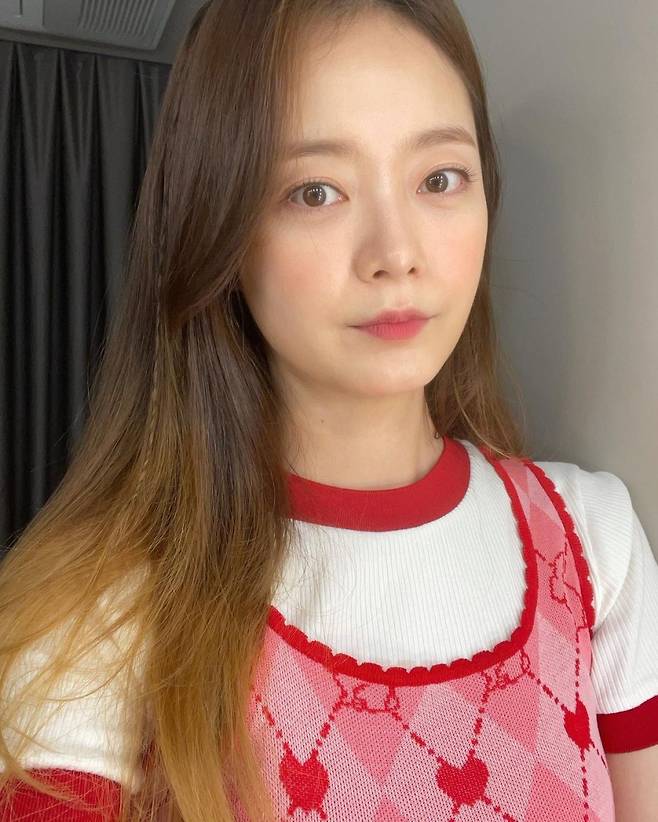 Actor Jeon So-min posted a meaningful article. On the 11th, Jeon So-min posted an article on his SNS saying, Memories are not made but accumulated.Jeon So-min has released a photo of the snowy Seoul landscape, and the quiet scenery of the road that swept the snow after the snow fell is unusual.He said, Memories are not made, but they are accumulated. He said, When the seasons change, they melt away.Some fans speculate that Is it a writing with Lee Kwang-soos departure in mind? Jeon So-min did not add any explanation separately.Jeon So-min is appearing on the SBS entertainment program Running Man.Lee Kwang-soo, who has been loved as a Character such as Breaking Giraffe and played in Running Man for 11 years, gets off the air on the 13th for health reasons such as ankle injury.=