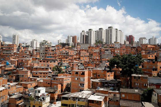 빈부 격차가 뚜렷해 보이는 브라질 최대 도시 상파울로의 모습. [EPA=연합뉴스]