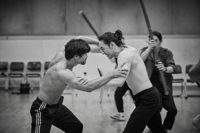 [서울=뉴시스] 연극 '코리올라누스'. 2021.06.12. (사진 = 국립극단 제공) photo@newsis.com