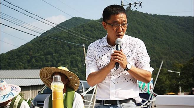 사드 추가 배치로 폐허가 된 소성리를 찾은 김제동(사진 제공 : 평화뉴스(김영화 기자))