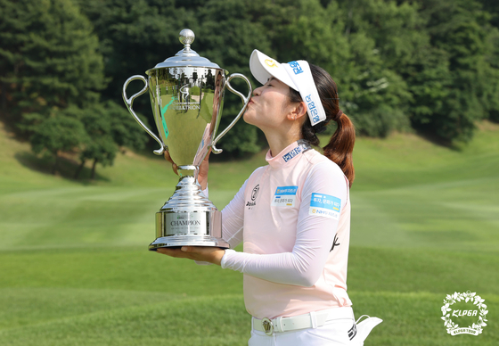 Park Min-ji celebrates her fourth win at the Celltrion Queens Masters Open at the Seo Seoul Country Club in Paju, Gyeonggi, on Sunday. [KLPGA]
