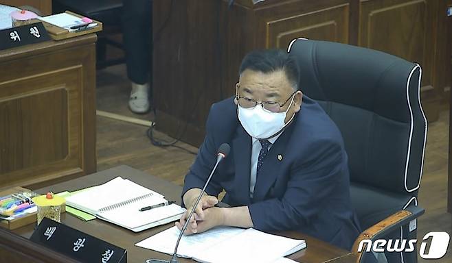 백광철 장흥군의원이 질의하고 있다.2021.6.14/뉴스1