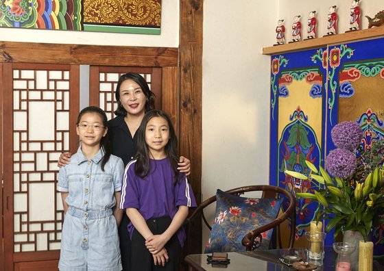 김도래 대표는 단청은 우리나라를 대표하는 예술이라며 자긍심을 가지고 즐길 것을 권했다.