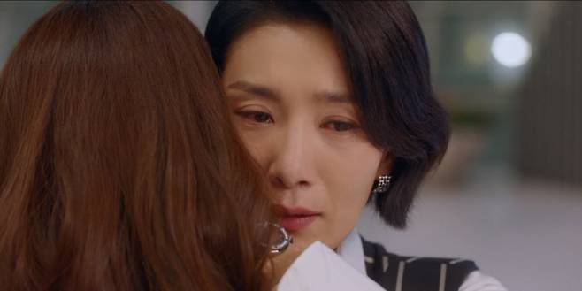 서현의 ‘내 것’은 옛 연인 수지 최(김정화)다. 그는 오랜 번민 끝에 자신의 사랑을 인정하고 표현하는 데 성공한다. tvN 캡처
