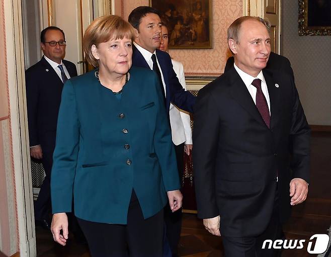 블라디미르 푸틴 러시아 대통령은 지난 2014년 앙겔라 메르켈 총리와의 회담에 4시간15분이나 지각했다. © AFP=뉴스1 © News1 정윤영 기자