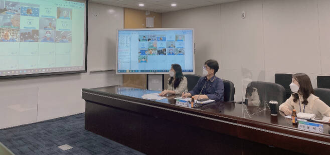 한수원 관계자들이 광역 청렴시민감사관 공동 토론회에 참가해 온라인으로 회의를 진행하고 있다. 한수원 제공