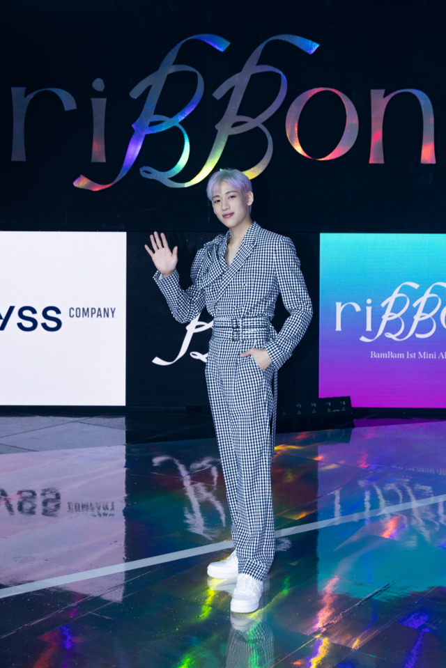 가수 뱀뱀이 첫 번째 미니 앨범 'riBBon' 발매 기념 온라인 쇼케이스에 참석했다. / 사진=어비스컴퍼니 제공