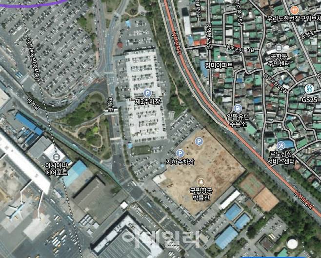 김포공항 주차장 부지.