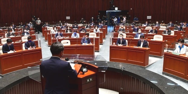 민주당은 종부세 부과 기준을 '상위 2%'로 완화하는 부과안을 확정했다. /연합뉴스