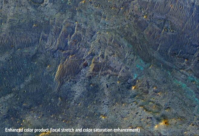 미국항공우주국(NASA) 화성정찰궤도선(MRO)이 궤도선에서 바라본 화성의 모습을 보정한 사진