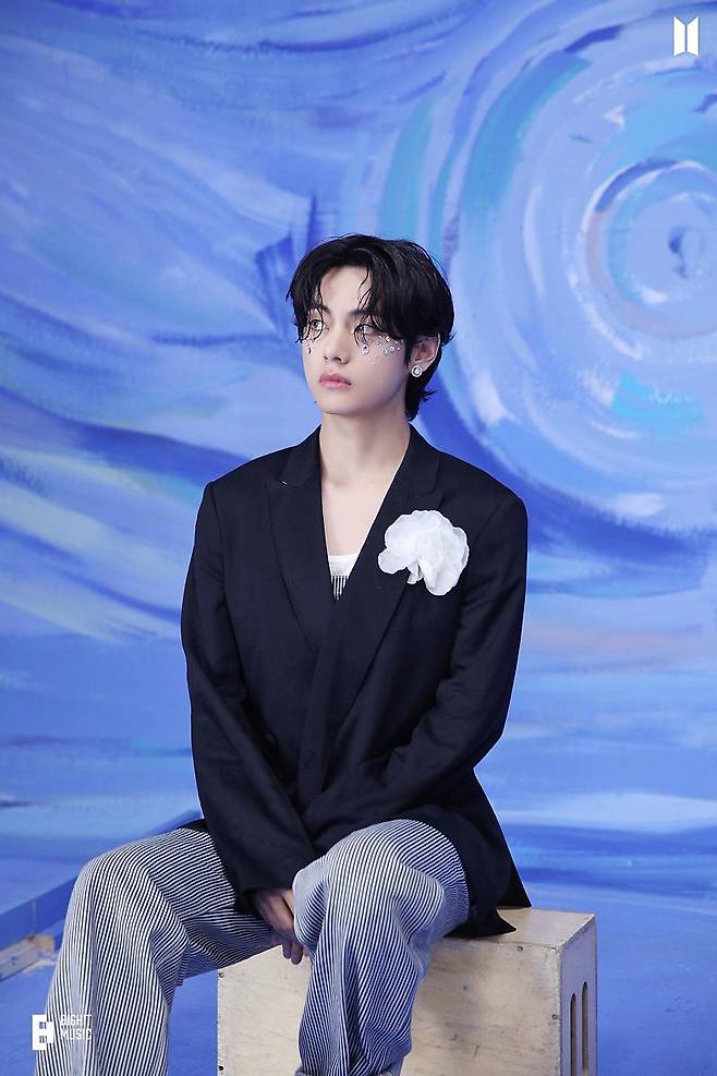 "모두 뷔 덕분!" 방탄소년단 뷔 렌즈 빠진 선글라스 공연에 美코믹북 "베지터에게 최고의 드래곤볼 선사" 감사