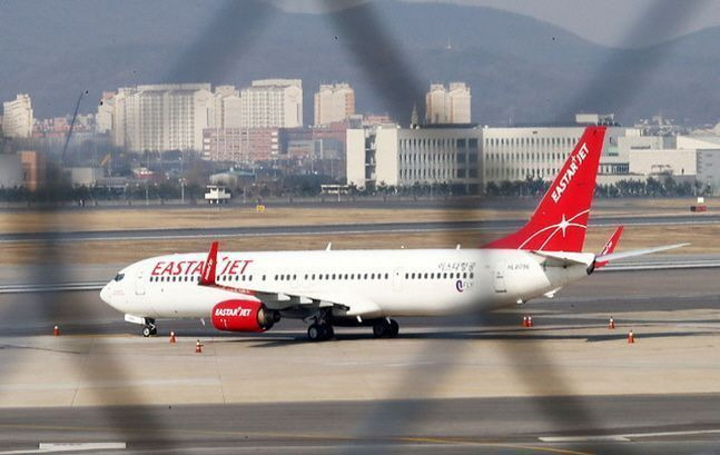 지난해 3월 23일 서울 강서구 김포공항 국내선 청사에서 이스타항공 여객기가 대기하고 있다.(자료사진)ⓒ뉴시스