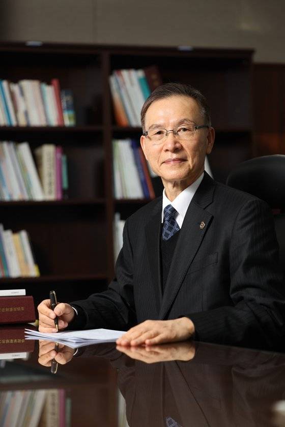 김창순 인구보건복지협회 회장. 인구보건복지협회는 우리나라 인구변화에 대응하고 임신·출산·육아와 관련한 공익적 사업을 지원한다.