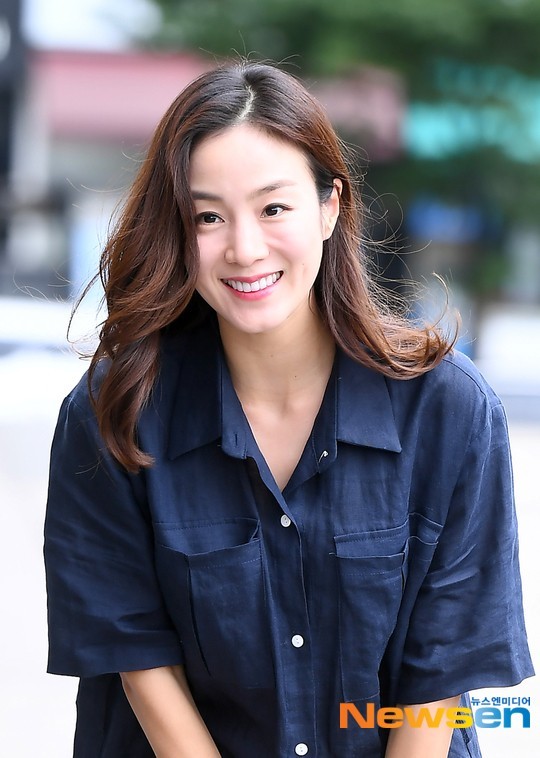 Recently, there are those who have opened the second act of life as a celebrity after marriage (Celebrity. Famous person leading the fashion).Jun Jin wife Ryu Seo-young Lee and Park Sung-Kwang wife Isol.SBS entertainment program Dongsangmong 2 - You appear with husband Jun Jin and Park Sung-Kwang in my fate (hereinafter referred to as Dongsangmong 2) and the two who announced their names and faces continue their activities as influencers after Leave.Ryu-yool Lee served as a flight attendant for 15 years at the airline and last year made a marriage former Leave.In Sangsangmong 2, Ryu-yool Lee said, I worked without rest for 15 years, but I was unintentionally on leave for 6 months with Corona 19.Naturally, I have a problem with the new Top Model. I think I will not be able to do it now. Ryu-yool Lee then arranged the crew uniform with Jun Jin and said, I want to take care of my brother and try to do other things Top Model.I think I want to work on the ground. I think I can do a small cafe with retirement allowance. I want to get a counselor certificate. Jun Jin said, Honestly, I thought I would like to do not work.I was worried about my health because of irregular schedule. I have worked for 15 years, so I want to rest now and think about the second year.Isol also said he has left a pharmaceutical company he has attended for the past decade.Lee, who was recognized by the pharmaceutical company as the youngest director for the second consecutive year, said on June 18, A quota of my life, which has been running for more than 20 years since I was a student, ended today.I have counted my work and choices at this point, looking back on my appearance after 10 years. Lee said, I am going to make my own place by seeing my teacher in the wider world experience and book, and seeing my precious relationships that I can share in the future, even though I have no colleagues to share my hardships, my boss who has always been given goals and tasks, whether I like it or not.After the airline Leave, Ryu-yool Lee has signed a contract with The Jay Story and is active in various fields such as photography and advertising.Lee, who is a salesperson, has been actively engaged in joint purchases through SNS. It is expected that he will enter the joint purchase market in earnest as he has left.As the two people appear on various broadcasts and become more aware, Lee Hwi-jaes wife Moon Jung Won naturally comes to mind.Florist Moon Jung Won became a hot topic with elegant beauty and sensual styling in KBS 2TV entertainment program Superman Returns.Since then, Moon Jung Won has been selected as a variety of product advertising models, and has gained popularity in SNS and YouTube.He boasts as much talkative as his famous celebrity husband, and he made a high profit as Lee Hwi-jae mentioned in KBS Cool FM Park Myung-soos radio show that  (my wife) earns much more than I do.However, as it became a hot topic in SNS, it was often caught up in various rumors. Currently, Moon Jung Won stopped his activities due to interlayer noise and amusement park toy controversy.Like Moon Jung Won, Ryu-yool Lee and Isol quickly gained semi-entertainer popularity and interest with their spouse halo and marriage.However, there is a risk that it will be easily controversial as there is not much experience in broadcasting and there is little experience in responding to issues.Moon Jung Won imprinted his presence on the public with Moon Jung Won itself, not Lee Hwi-jaes wife.It is noteworthy whether Ryu-yool Lee and Isol will be able to become Celebs from the title of Jun Jin or Park Sung-Kwang wife.