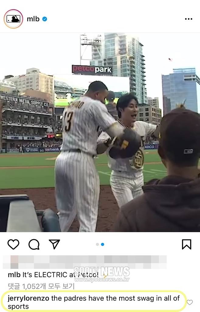 ▲ 김하성의 홈런을 '스웨그 체인'으로 축하하는 매니 마차도. ⓒ MLB 인스타그램 캡처