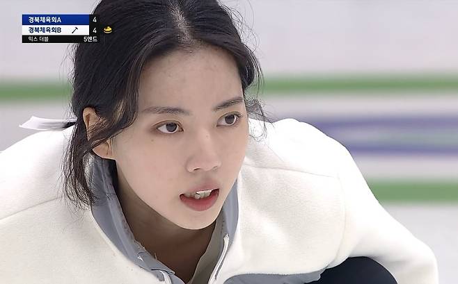 송유진은 경북체육회 믹스더블팀에서 전라북도 여자4인조 컬링팀으로 이적하며 새로운 출발을 알렸다. [사진=MBC SPORTS+ 캡처]
