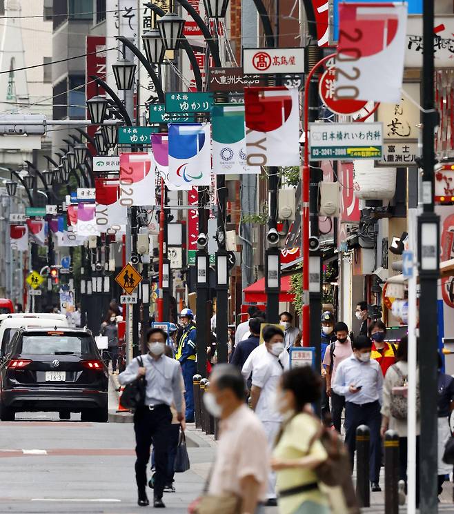 22일 도쿄 시내에 올림픽 현수막이 빼곡히 걸려 있다. 교도=연합뉴스