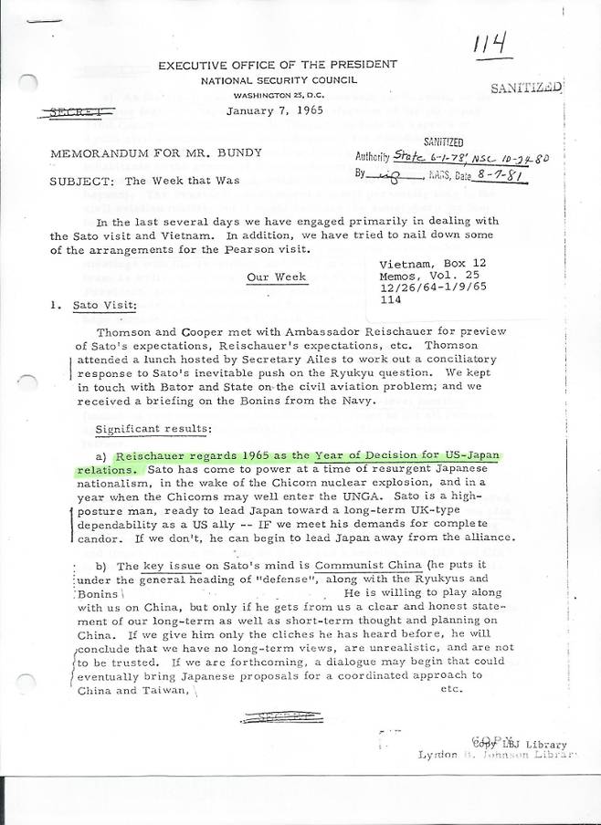 65년 1월 7일 NSC 참모인 체스터 쿠퍼, 제임스 토마스가 상관인 백조지 번디 특보에게 올린 비밀메모. 일주일 앞으로 다가온 미일정상회담을 앞두고 NSC가 에이사쿠 사토 일본총리의 의중을 정리했다. 결론적으로 일본을 영국과 같은 동맹으로 삼아야 한다는 제안을 담고 있다. 출처:LBJ도서관