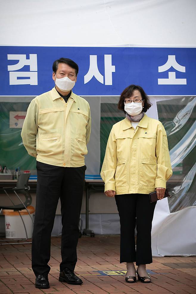 상록수보건소는 보건정책과와 건강증진과로 이루어져 있다. 각 과를 책임지는 오세훈 과장(왼쪽)과 박규금 과장. ⓒ시사IN 이명익