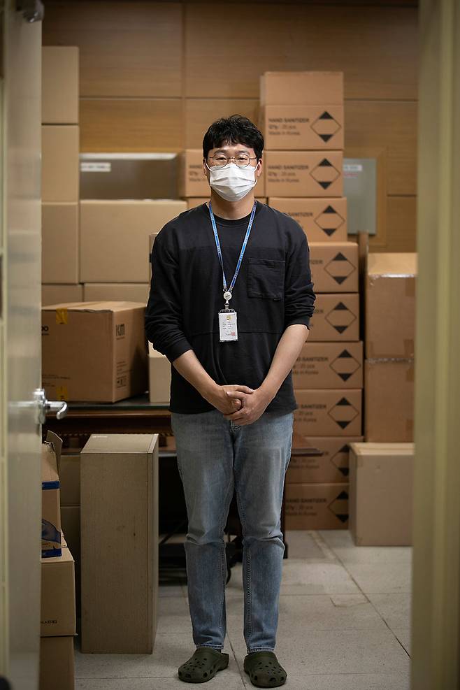 방사선실 장길현 주무관. ⓒ시사IN 이명익