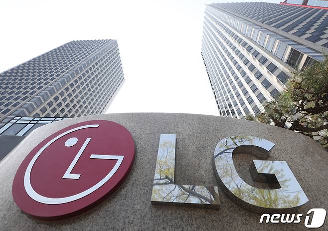 서울 여의도 LG트윈타워의 모습. 2021.4.11/뉴스1 © News1 신웅수 기자
