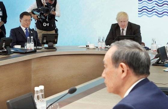 G7 정상회의 참석차 영국을 방문한 문재인 대통령이 13일(현지시간) 영국 콘월 카비스베이에서 열린 