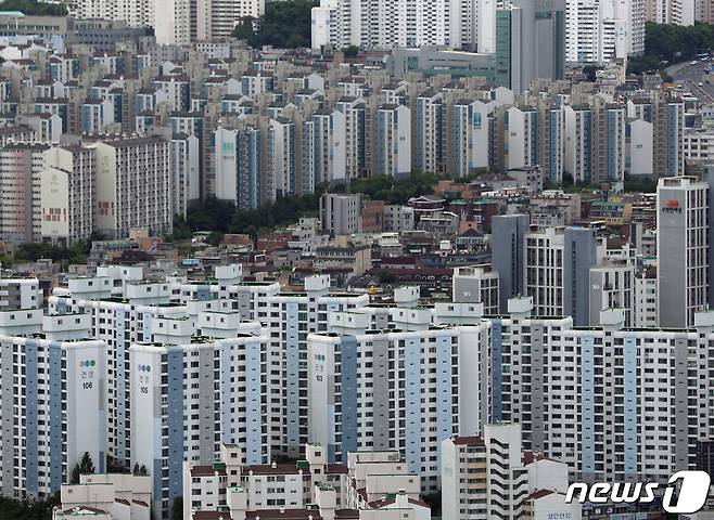 서울 여의도 63전망대에서 바라본 아파트와 빌라촌의 모습. 2021.6.16/뉴스1 © News1