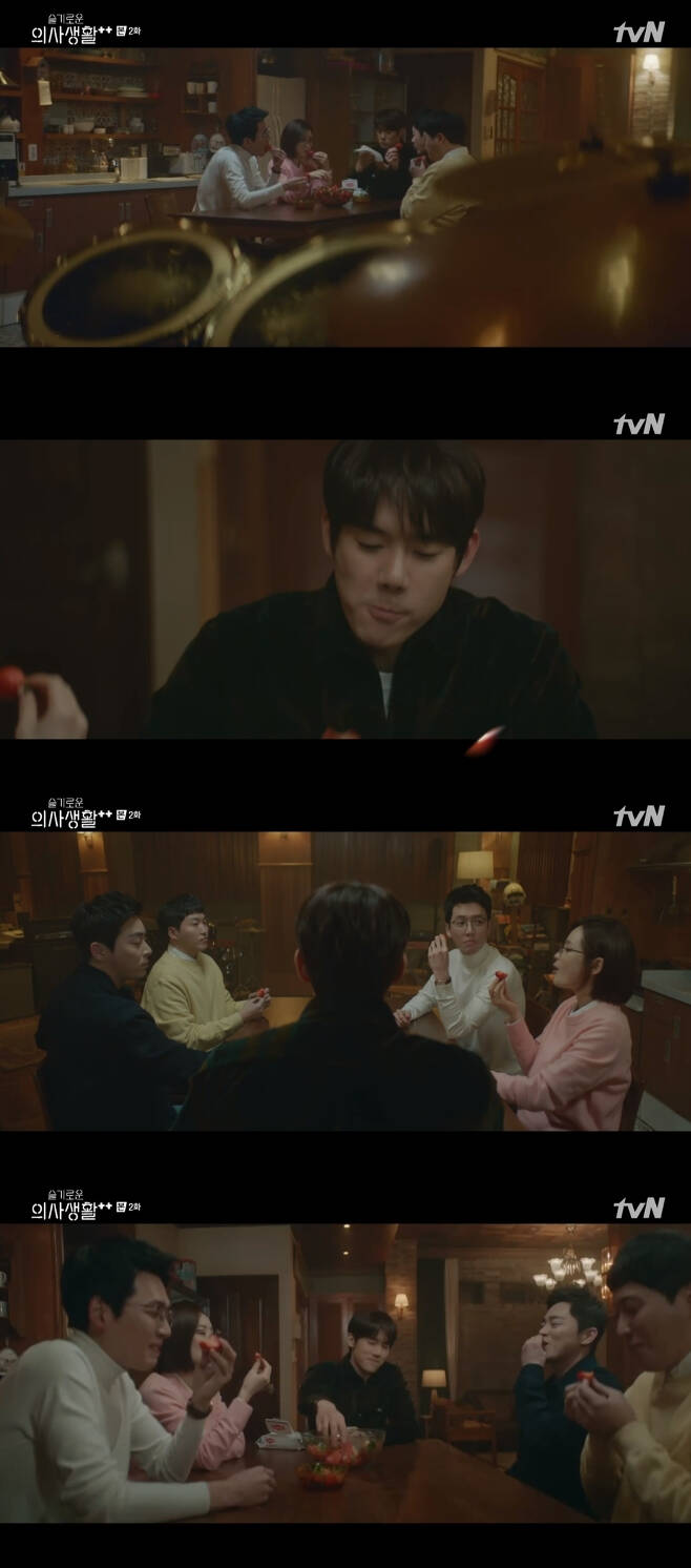 On TVN Spicy Doctor Life 2 broadcast on the 24th, Ahn (Yoo Yeon-seok) was shown to announce his devotion.On the day, Garden called for motives on the weekend, saying, I have something to say. We talked together for dinner, boiling ramen, eating strawberries.Garden said, I will only say it once and there is no hautok, but the other motives did not have much interest; rather, they were more interested in Songhwas new surgery.Again, his attention was focused on Garden, and Garden declared I meet winter; when the motives did not believe, Garden again said, I am dating a winter teacher.Its been about a month since I dated him, he said.Songhwa and Ikjun (Kyeong-seok Cho) celebrated and Seok-hyung (Kim Dae-myung) said, I heard it from my mother a week ago, which embarrassed Garden.