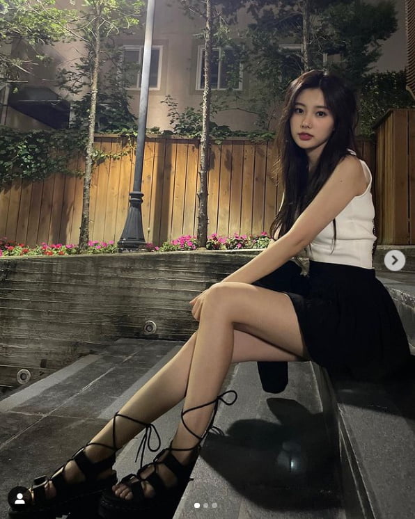 Kang Hye-won, a native of IZ*ONE, has reported on his recent situation.Kang Hye-won released three self-portraits on his 25th day with his summer article and his current situation.In the open photo, she is sitting on the outdoor stairs wearing a dizzying mini that reveals her legs.Meanwhile, IZ*ONE was dissolved in two years and six months after the contract expired on April 29.Kwon Eun-bi, Sakura, Kang Hye-won, Choi Ye-na, Lee Chae-yeon, Kim Chae-won, Kim Min-joo, Nako, Hitomi, Jo Yu-ri, An Yoo-jin and Jang Won-young,Photo: Kang Hye-won SNS