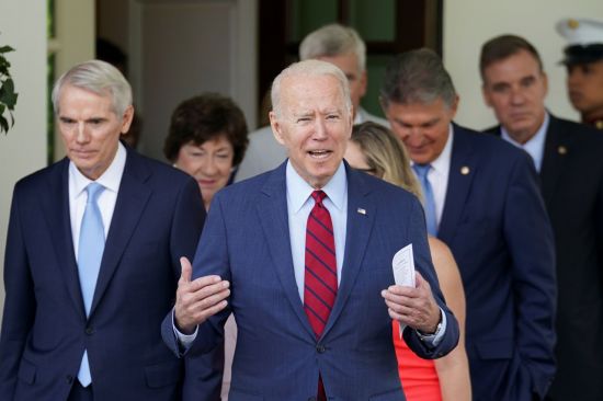 조 바이든 대통령이 백악관에서 초당파 의원들과 인프라 투자에 대해 대화한 후 발언하고 있다. [이미지출처=로이터연합뉴스]