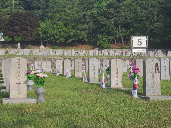 국립서울현충원 장병묘역.
