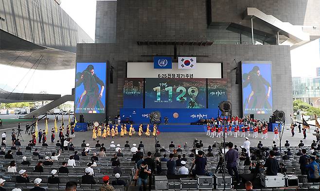 25일 부산 해운대구 영화의전당 6·25전쟁 제71주년 기념행사가 열리고 있다. 연합뉴스