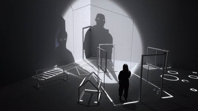 문준용 작가의 2020년 작품 'Augmented Shadow-inside'(작가 누리집 갈무리)© 뉴스1
