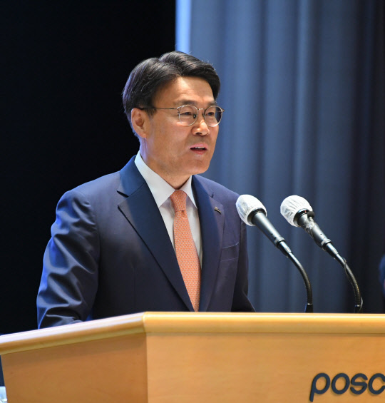 최정우 포스코 회장이 작년 3월 서울 강남구 포스코센터에서 열린 제52기 정기주주총회에서 발언을 하는 모습. 포스코 제공.