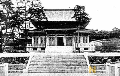 박문사(博文寺) 전경/ 조선을 강제 병합한 일본은 항일의 상징이었던 장충단을 공원화 시키고 1932년에는 장춘단의 한 구역 언덕 이름을 이등박문의 호를 따 '춘무산'이라 명하고 '박문사'를 지었다.