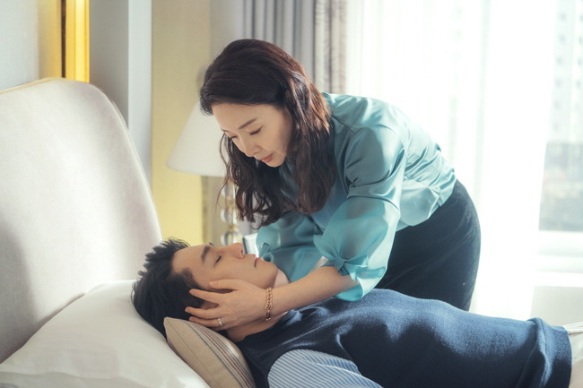 TV CHOSUN weekend drama Married Song Divorce Composition 2 actor Lee Tae-gon and Kim Bo-yeon showed a dangerous two-shot just before kissing.The Divorce Composition 2 of Marriage Writing (Phoebe, Lim Sung-han), Yoo Jung-joon, Lee Seung-hoon/hereinafter, The Join Song 2) said on June 27, When Shin Yu-shin (Lee Tai-gon) was in favor of his wife, Safi Young (Park Joo-mi)s merger with Kim Dong-mi (Kim Bo-yeon), Kim Dong-mi was lonely. I was glad that I did not have to, but Kim Dong-mi heard the laughter of Shin Yu-shin and Safi Young and said, Smile it.Kim dong-mi approaches with the lips of Shin Yu-shin, who was asleep while Safi Young and Jia (Park Seo-kyung) went out.Kim Dong-mi, who has already been recognized for his massage ability by rubbing his shoulder, volunteers for the scalp massage of Shin Yu-shin and carefully masses Shin Yu-shin.Shinyushin, whose whole body is relaxed, is sleeping, and Kim Dong-mi, who is staring at Shinyushin, is making a breathtaking atmosphere by closely touching his face as if he could hear his breathing. We want you to see if Kim Dong-mi, who opened Safi Youngs mind, will be moving toward Shin Yu-shin, the production team said. In addition, the shock reality unfolds in this scene.I want you to use your own room for the sixth time.