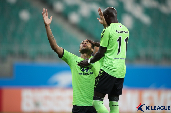 전북 현대 공격수 구스타보가 26일 치앙라이전에서 득점한 후 세리머니를 펼치고 있다.제공 | 프로축구연맹