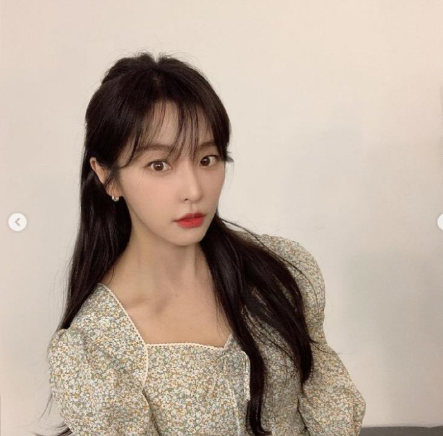 Actor Jung Yu-mi showed off her lovely beautiful looksJung Yu-mi posted a picture on his Instagram on the 28th with an article called CU soon.The photo shows Jung Yu-mi wearing a lovely flower print dress and eyes wide.Meanwhile, Jung Yu-mi has been openly devoted to singer Kangta since 2020.