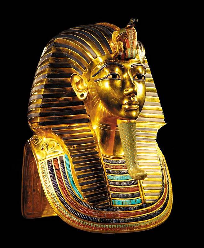 고대 이집트 제작 방식으로 재현된 투탕카멘 황금 마스크. 파라오의 위엄이 담긴 최고의 보물로 손꼽힌다. /디커뮤니케이션