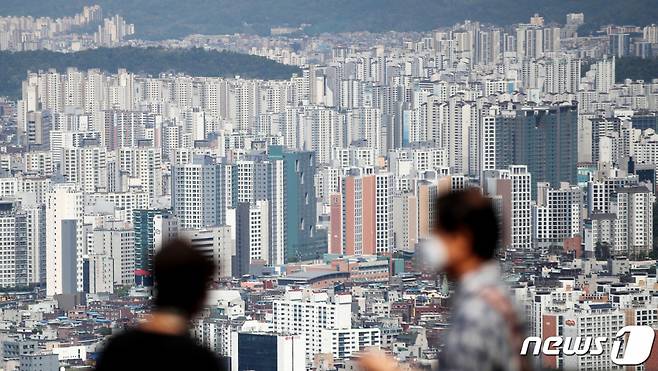 서울 남산타워에서 바라본 강북권 아파트 단지 전경. /사진제공=뉴스1