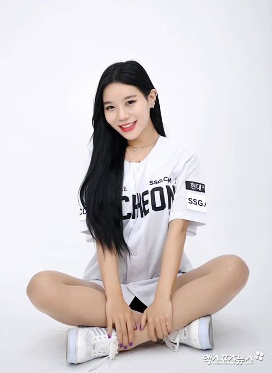 장은유 "20대 마지막, 무대 찾아 아이돌→치어리더..음악 활동도 계속" [엑's 인터뷰②]