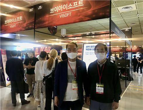 (왼쪽부터) 브이아이소프트 권혁순 CGO(부사장)와 한동수 CTO(연구책임자)