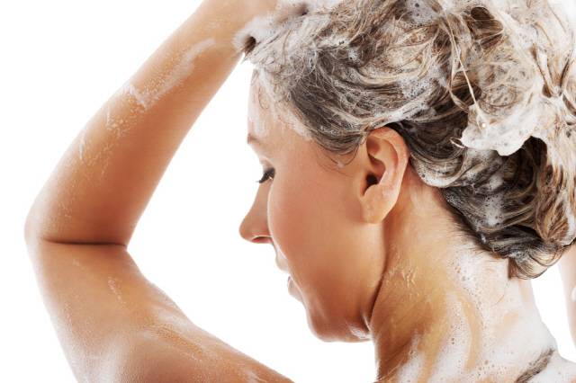 두피 건강을 위해 샴푸 시간은 5분 이내로 제한하는 것이다./사진=클립아트코리아