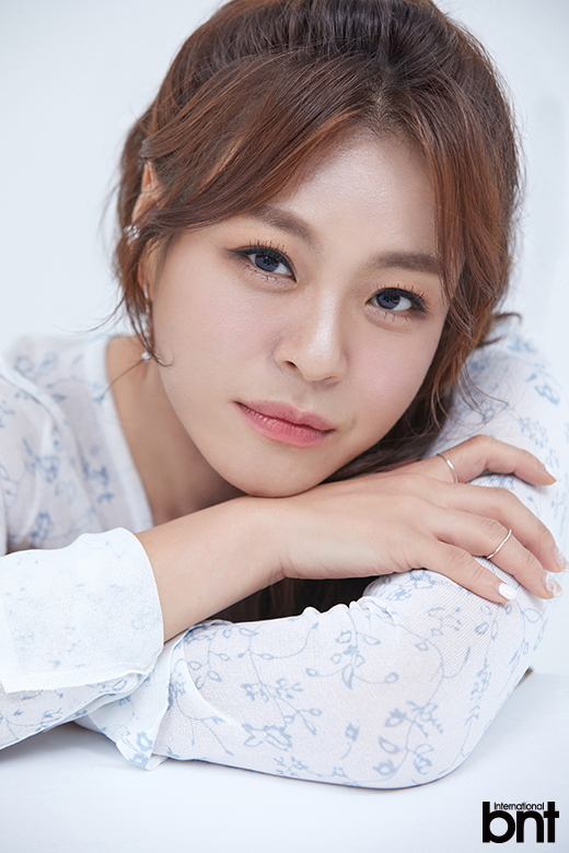 An Interview with a pictorial artist of Big Mama Lee Young-hyun was released.In 2003, she debuted as a female vocal group, Big Mama, and showed off her singing skills as a group, as well as appearing on MBCs Im a Singer, KBS2s Endless Masterpiece, and recently JTBCs Begin Again, showing his voice that is still not rusty at all.Lee Young-hyun, who is more beautiful to his appearance than his voice, showed a new look that he had not shown in this picture.Lee Young-hyun, who showed off his cool and refreshing Feelings, chic Feelings, and feminine Feelings even in places other than the stage.Ive been doing this for the first time in my 18 years, and Ive seen my different looks and it was a fun and different experience. I want to do it again when I have the opportunity, he said.When asked about the current situation, he said, Big Mama gets back together in nine years, and I was worried that I was breathing for a long time, but my body remembered (laughing).I couldnt ignore the time I was going to spend with him. I dont think I can ignore the time I spent together.There were many opportunities to get together before this, but the timing was not right, so I delayed it and this time it all fell together.I would like to ask for your expectation because I will continue to work on the album this year. Lee Young-hyuns first thought is resignation. Resignation has been in the world for 18 years. But it is still loved.I wrote and composed myself, but I think it is a farewell story that everyone is experiencing, but I feel that my emotions are 1.5 times more sensitive than others, so I sing and become a little more dramatic.So many people seem to like it (laughs). Its a great song to me, but its like a big wall. When I get another song, it always compares with resignation.It is a big wall to overcome and it is a very thankful song. 
