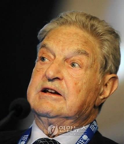 블룸버그 통신은 지난달 30일(현지시각) 스티브 코헨이 운영하는 자산운용사 포인트72 에셋 매니지먼트는암호화폐 부분을 책임질 인력을 구하고 있고, 소로스의 가족 사무실은 비트코인 거래를 시작했다고 보도했다. 사진은 미 억만장자 조지 소로스. EPA=연합뉴스