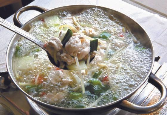 울릉도의 별미 오징어내장탕. 손민호 기자