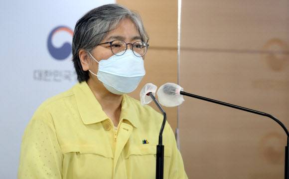 정은경 질병관리청장이 2일 서울 종로구 세종로 정부서울청사 브리핑룸에서 발언하고 있다. 뉴스1