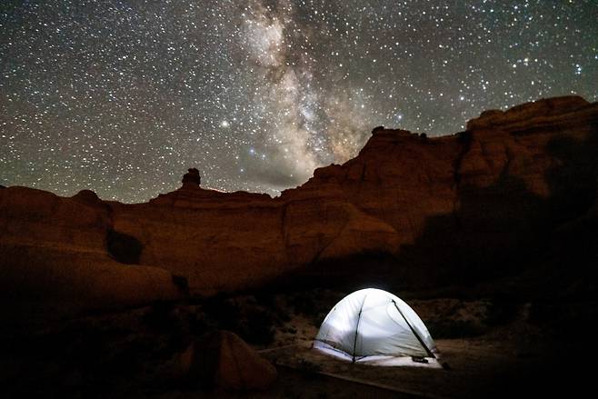 미국 유타 고블린 밸리에서의 캠핑